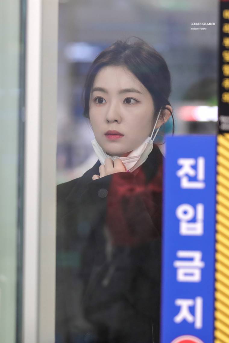 마스크 쓰고 출국하는 #레드벨벳 #아이린