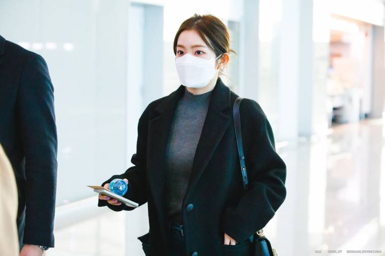 마스크 쓰고 출국하는 #레드벨벳 #아이린