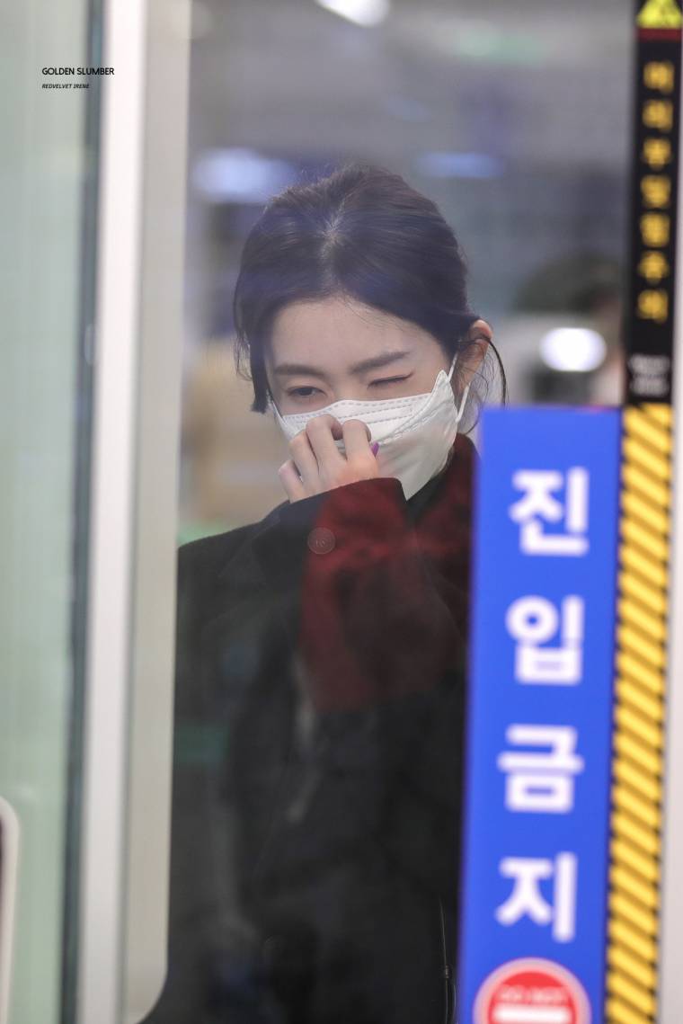 마스크 쓰고 출국하는 #레드벨벳 #아이린
