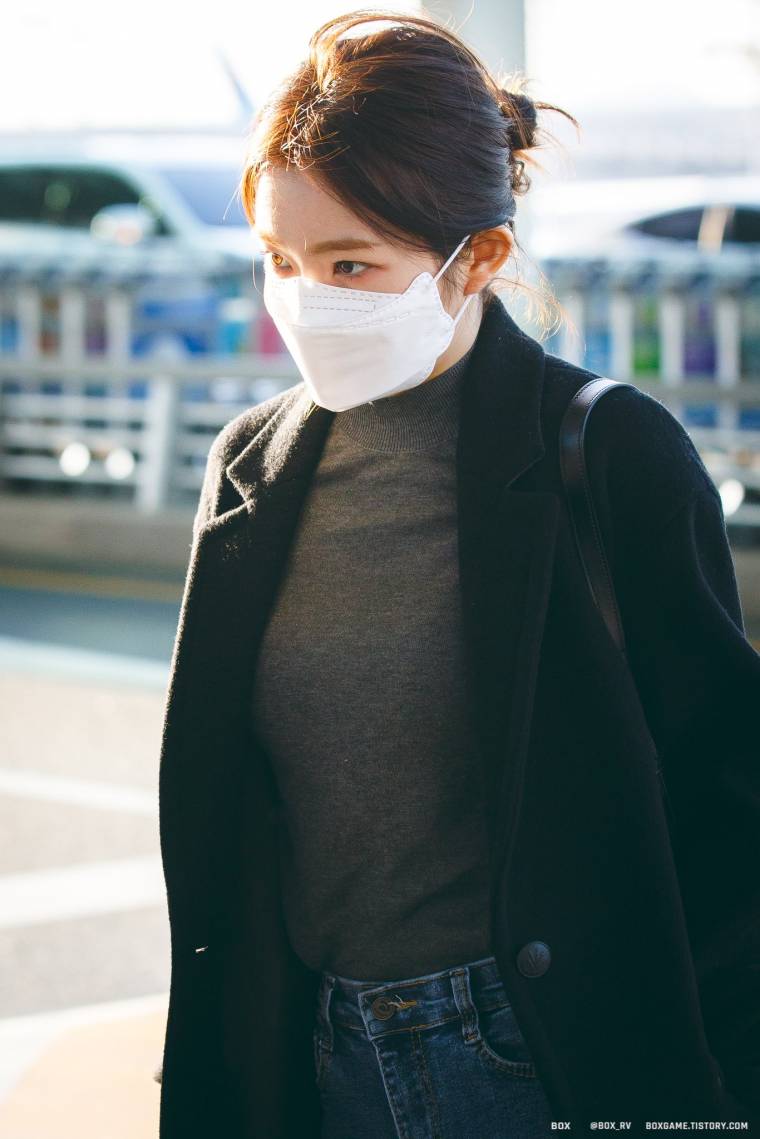 마스크 쓰고 출국하는 #레드벨벳 #아이린