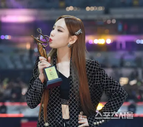 #태연 서가대 음원대상 기념촬영 ??