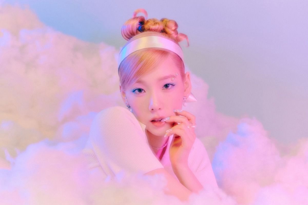 TAEYEON 태연 Single [Weekend]