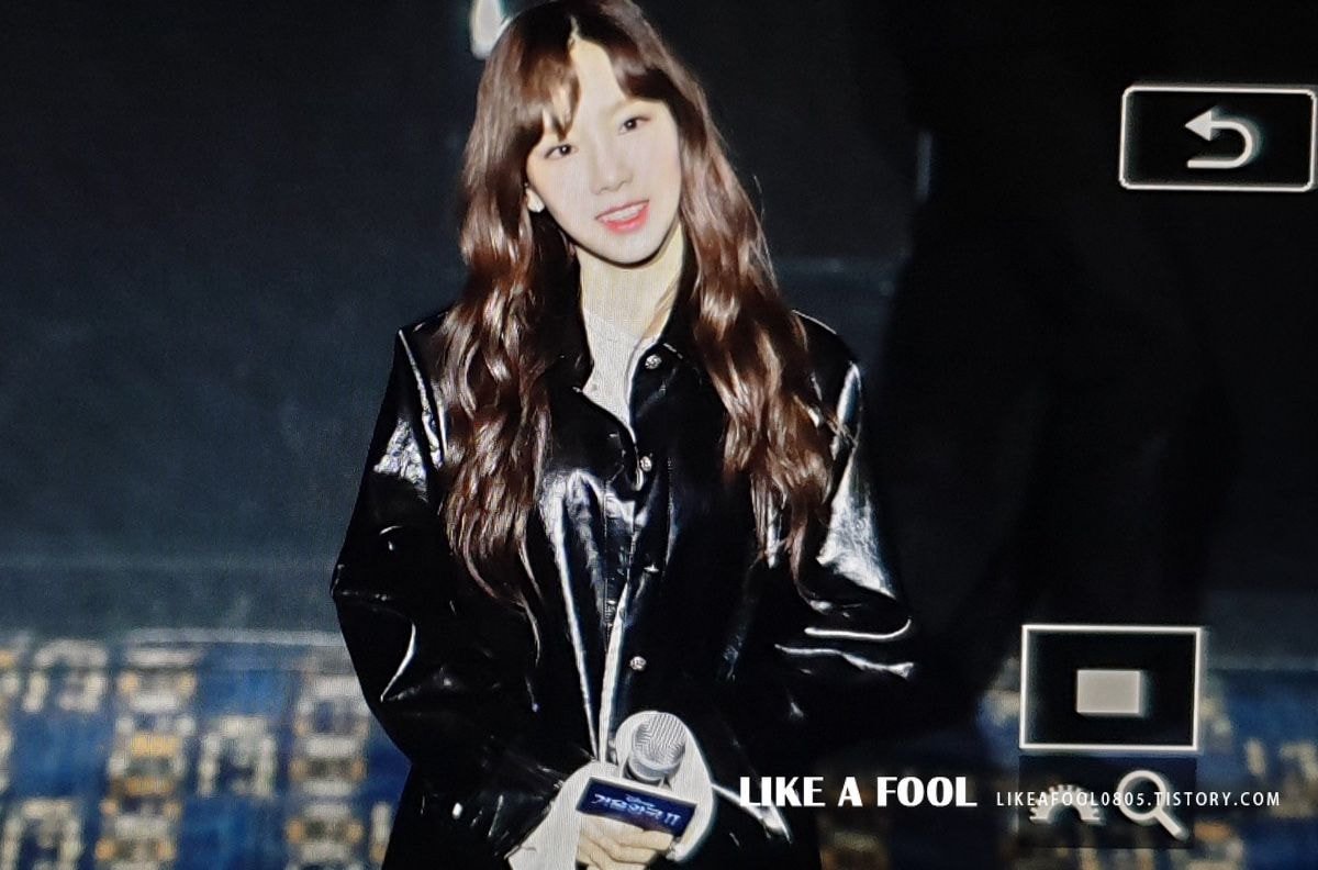 오늘자 #태연, 겨울왕국 싱어롱 특별 상영회 무대인사