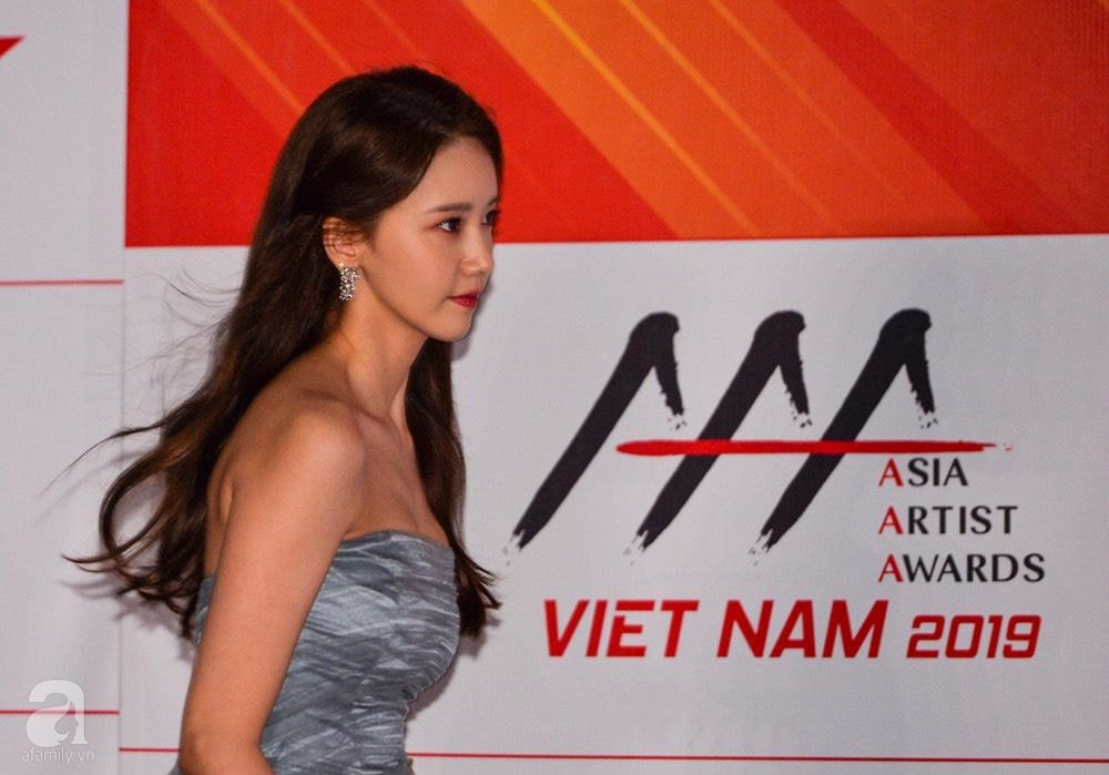 [저화질주의] 오늘자 AAA 시상식 윤아.jpg