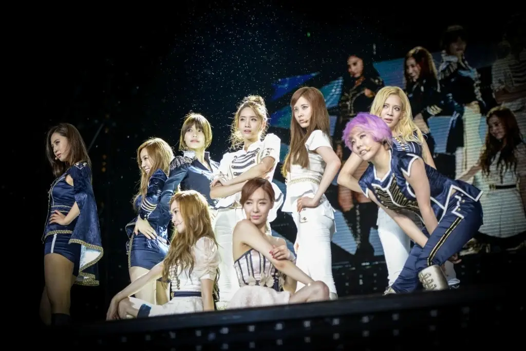 SNSD_제시카 직찍 @ 121123 SM TOWN Live Tour III in Singapore by hellokpop,lumi9scent,rlaxodus