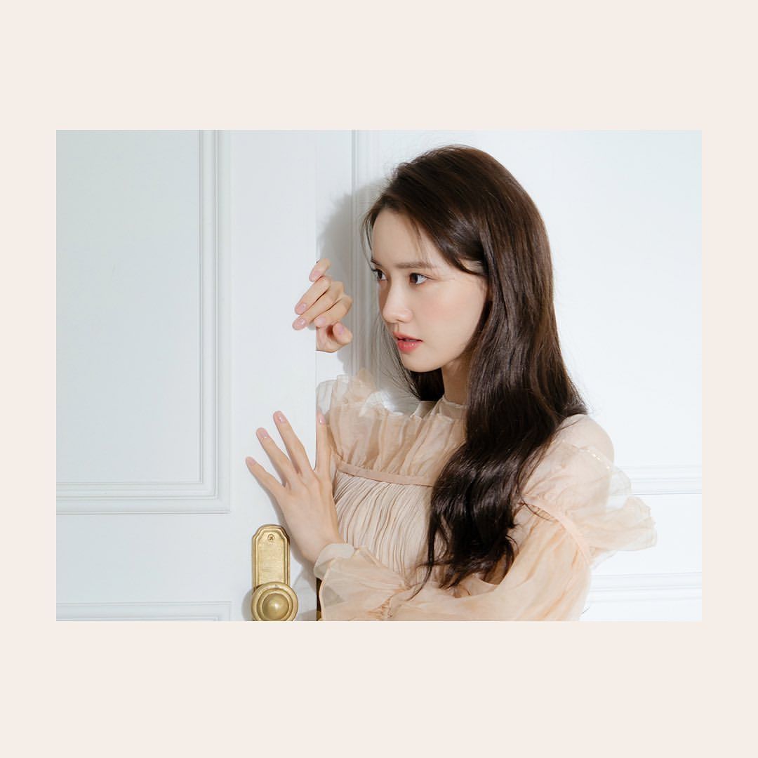 윤아 마리끌레르 비하인드 사진 (윤아 공식 인스타)