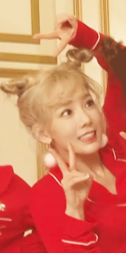 따라쟁이 태연 ㅋㅋ.gif (졸귀 ㅋㅋ)