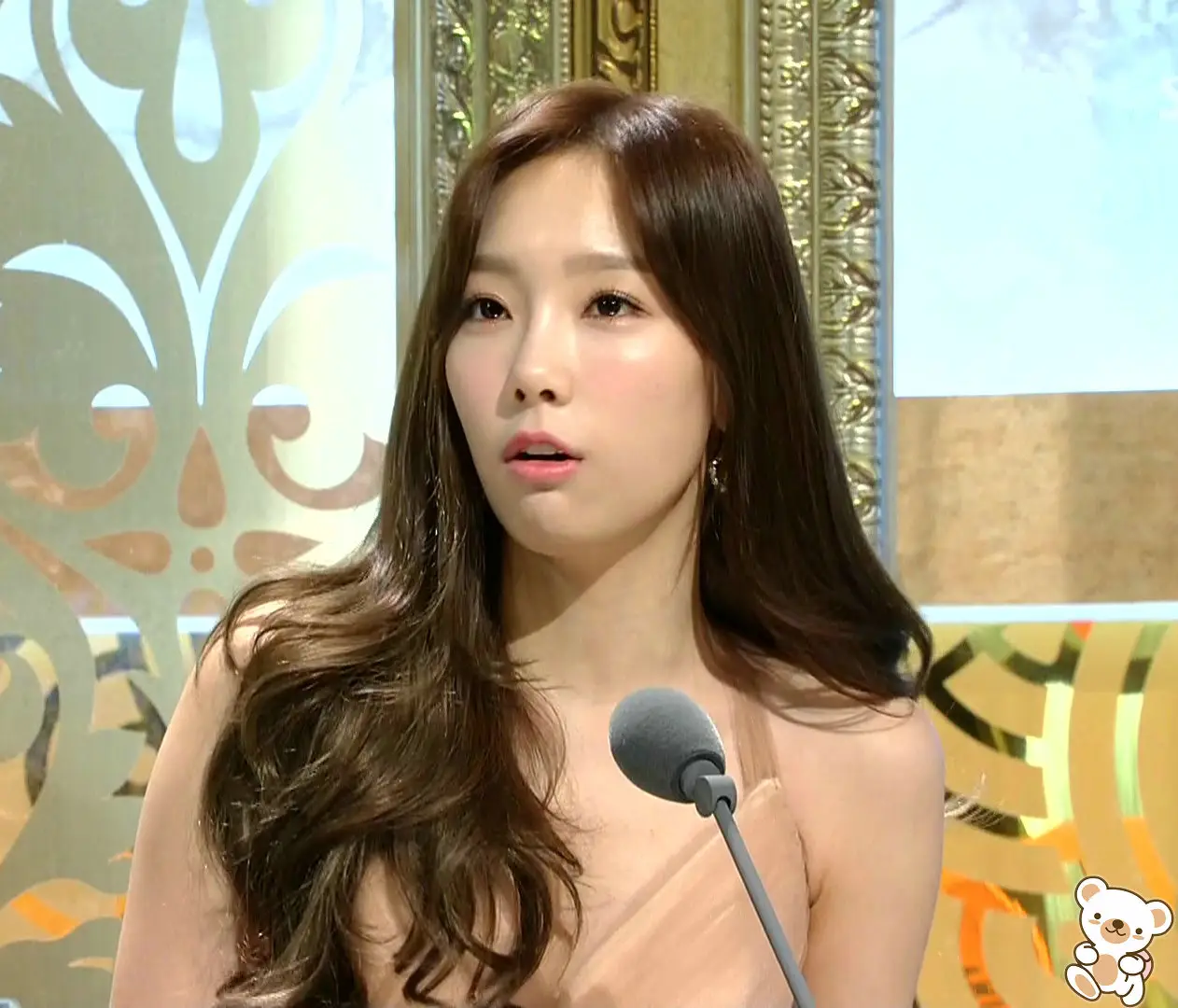 2013 SBS연예대상 소녀시대 태연 캡쳐.jpg