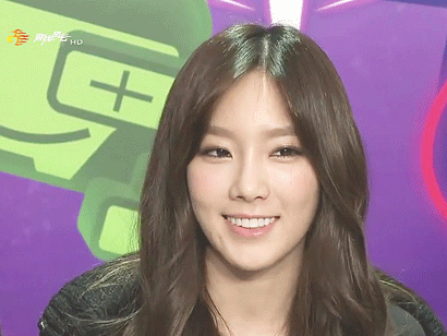 131130 중국 Blade & Soul 태연 인터뷰 움짤.gif