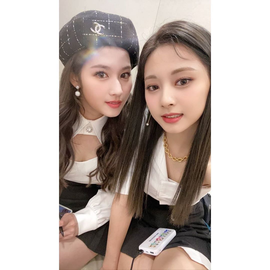 엠카 사나쯔위 투샷셀카