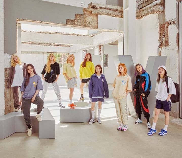 #트와이스 - 아크메드라비
