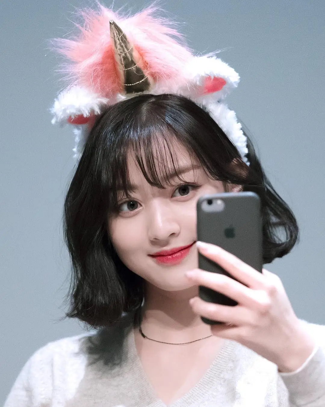셀카찍는 지효