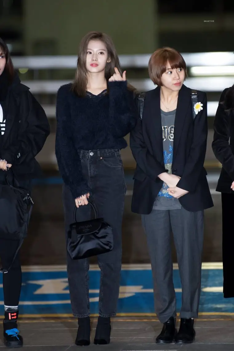 191125 출국하는 트와이스 사나