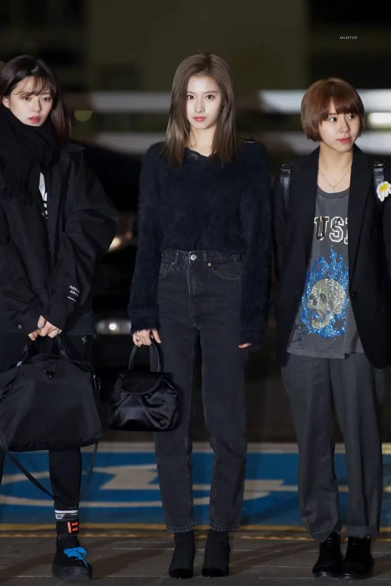 191125 출국하는 트와이스 사나