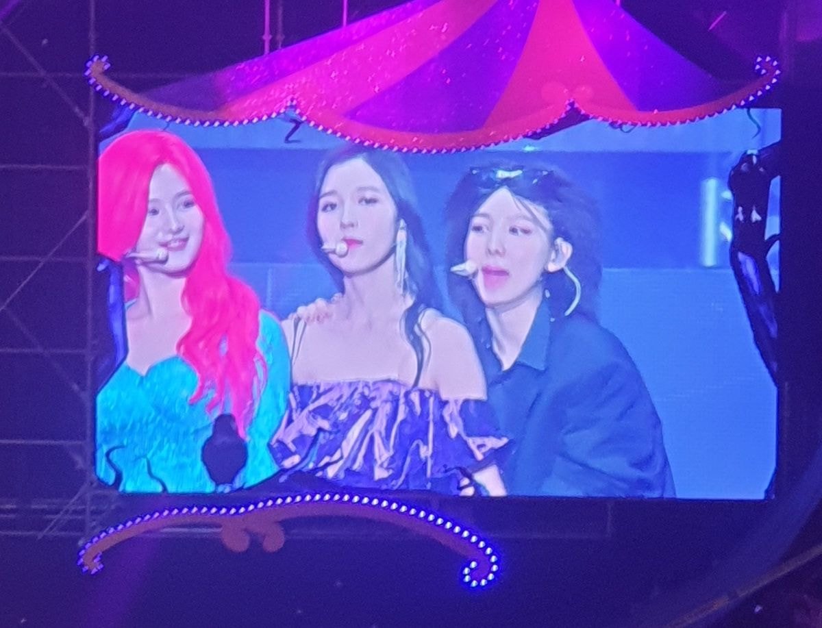 오늘 팬미팅 깜짝 등장한 트와이스 미나