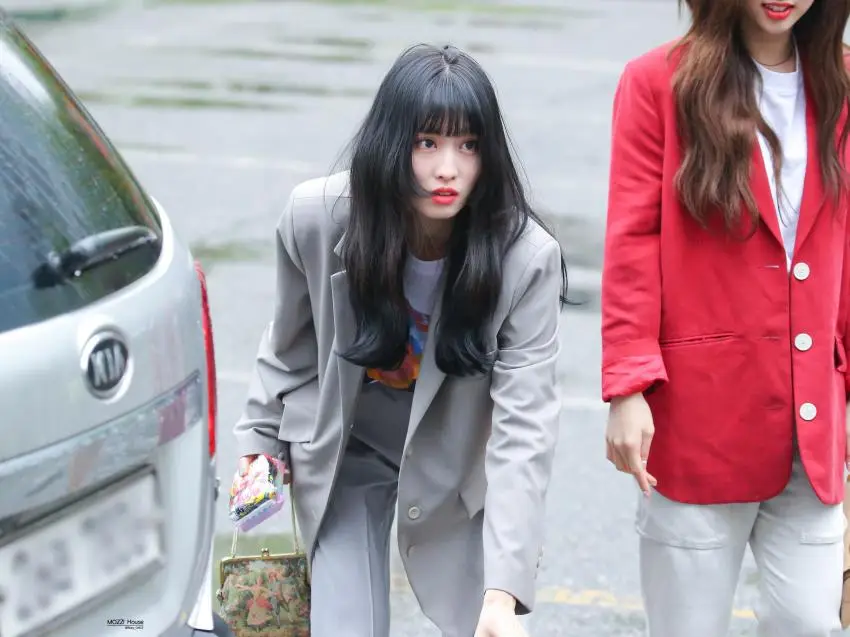출근길에서 휴대폰을 주운 모모 #트와이스 #모모 #TWICE