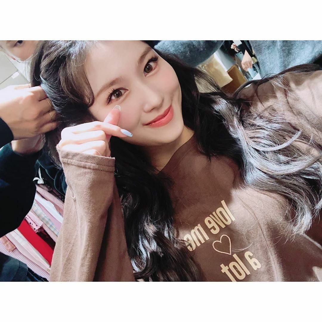 오늘자 #트와이스 사나