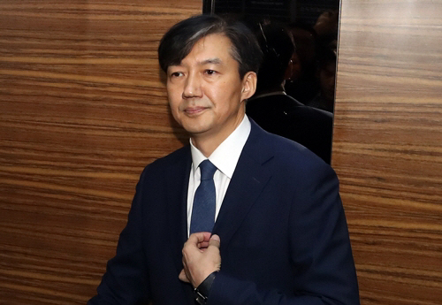 조국, 기자회견 전격 발표..