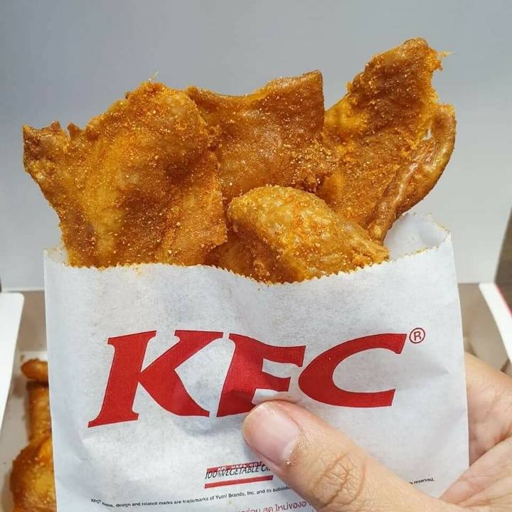 KFC 닭껍질 튀김 실사