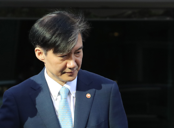 문 대통령, 조국 수사결과 발표 후 법무장관 교체