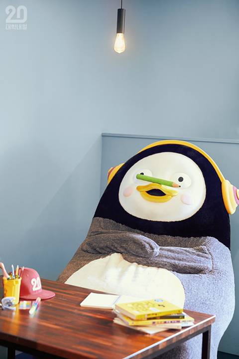 대학내일 화보찍은 펭수.jpg