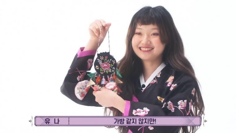 블랙핑크 개량한복을 재해석한 여고생