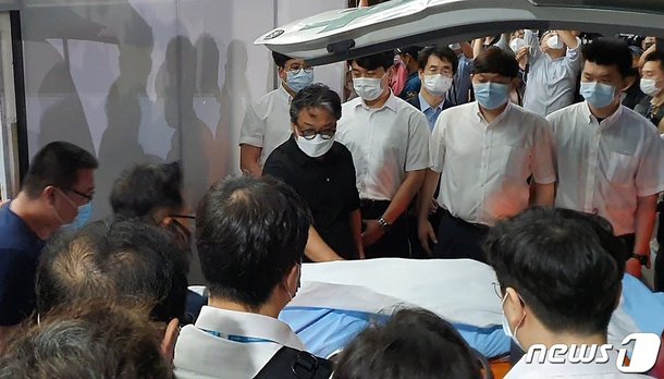 '박원순 운구 현장' 시민·지지자들…