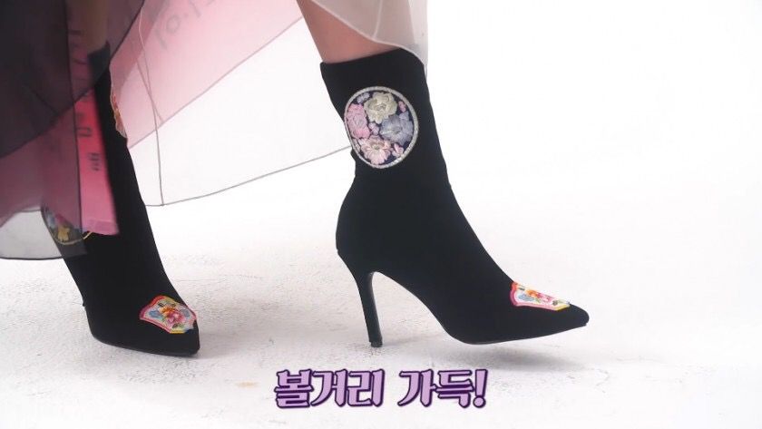 블랙핑크 개량한복을 재해석한 여고생