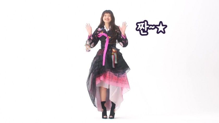 블랙핑크 개량한복을 재해석한 여고생