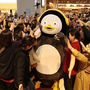 EBS 펭수, 9개월간 100억 벌어들여