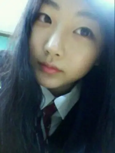 수빈 교복사진 공개 눈길…