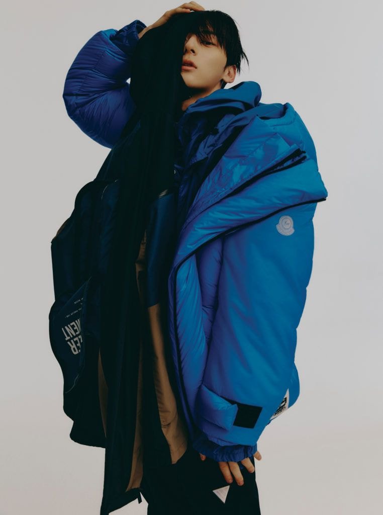 몽클레르 패딩입은 황민현 인터뷰