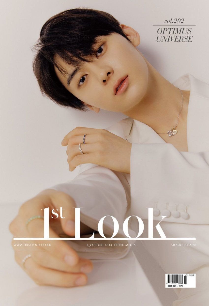 차근차근 자신의 ‘우주’를 넓혀가는 #뉴이스트 #황민현. #퍼스트룩 202호 커버의 주인공입니다.