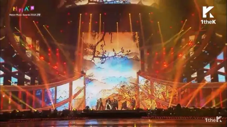 BTS 역대급 무대로 화제가 된 2018 멜론 뮤직어워드 공연