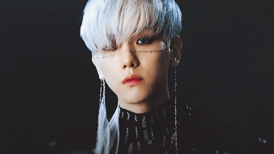엑소 컴백에 또 새로운 스타일 시도하는 듯한 백현.jpgif