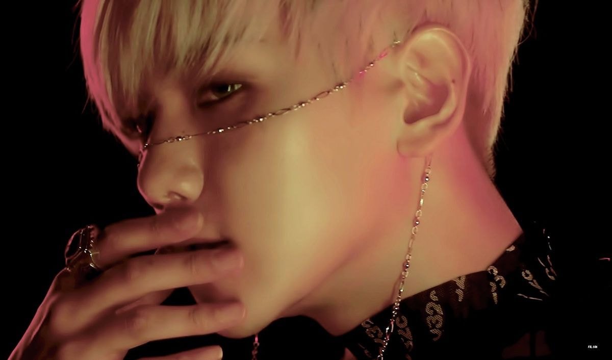 엑소 컴백에 또 새로운 스타일 시도하는 듯한 백현.jpgif