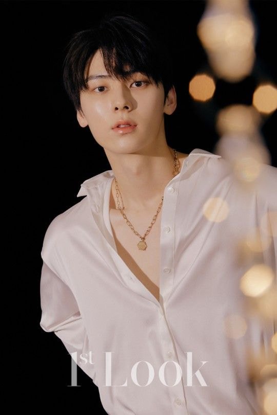 황민현 X 스와로브스키 화보