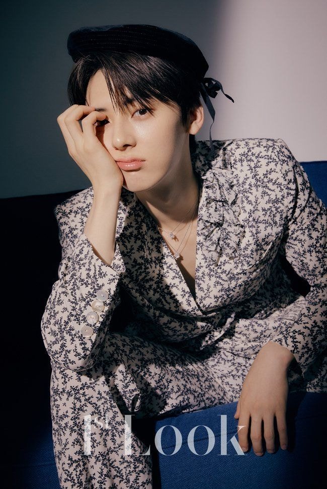 황민현 스와로브스키 화보