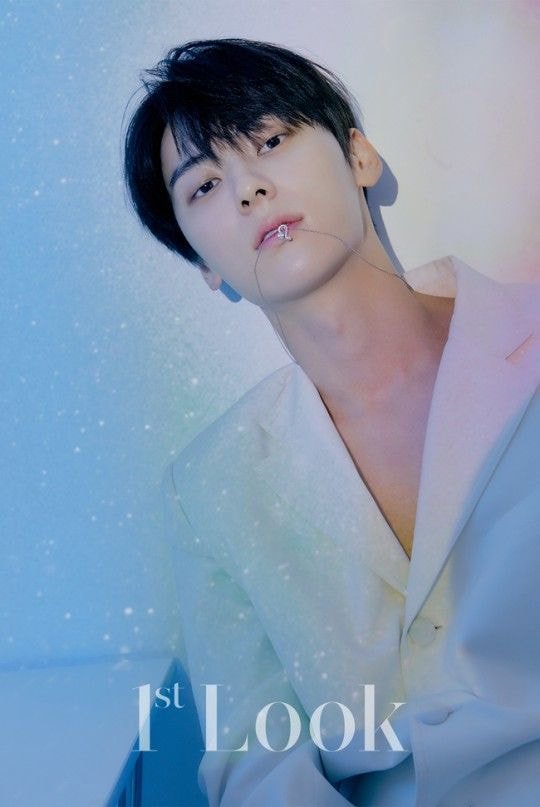 황민현 X 스와로브스키 화보