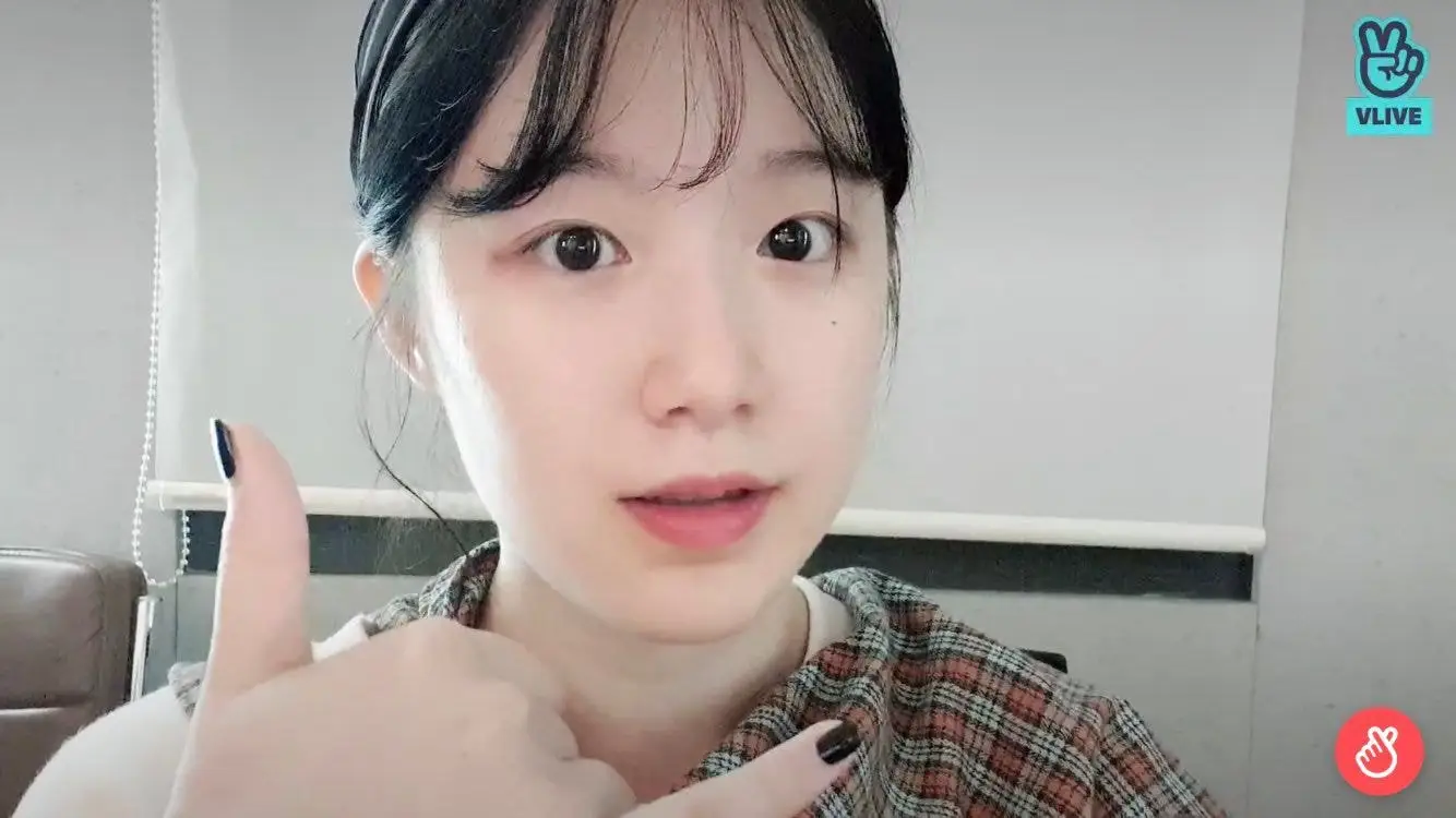 오늘자 브이앱속 (여자)아이들 슈화