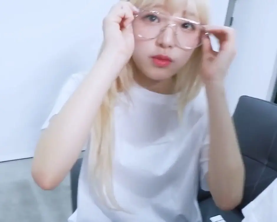 안경?! 최예나