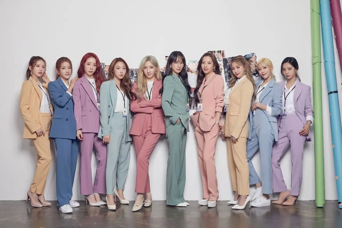 우주소녀 유니버스 화보 Office Work-파티플래너-단체