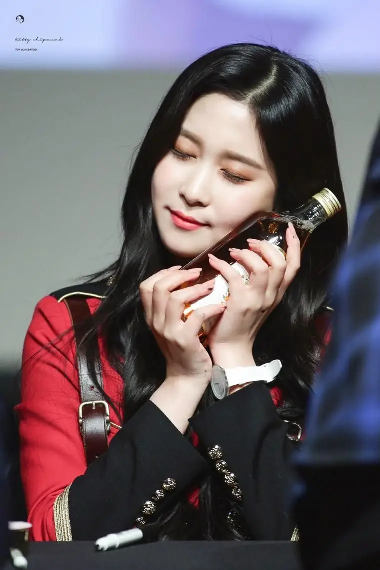 비오는 저녁... 우주소녀 다영.jpg