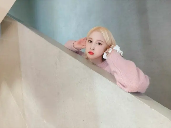 금발로 염색한 우주소녀 다영