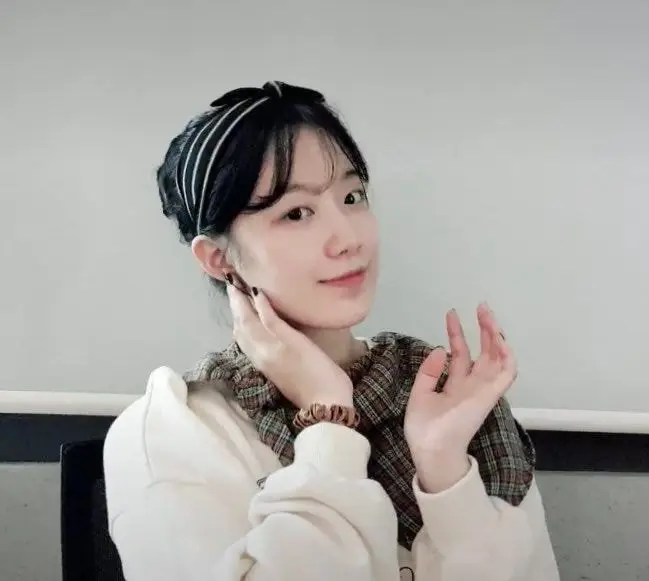 오늘자 브이앱속 (여자)아이들 슈화