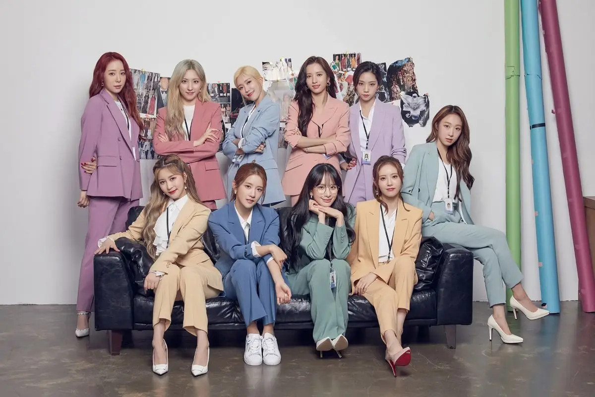 우주소녀 유니버스 화보 Office Work-파티플래너-단체