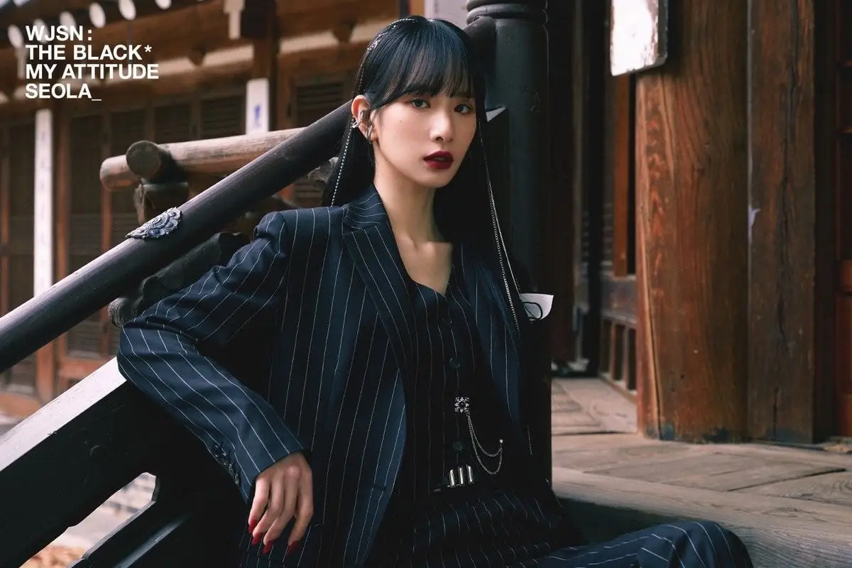 우주소녀 THE BLACK COMING SOON [ CONCEPT PHORO VER.1 ]