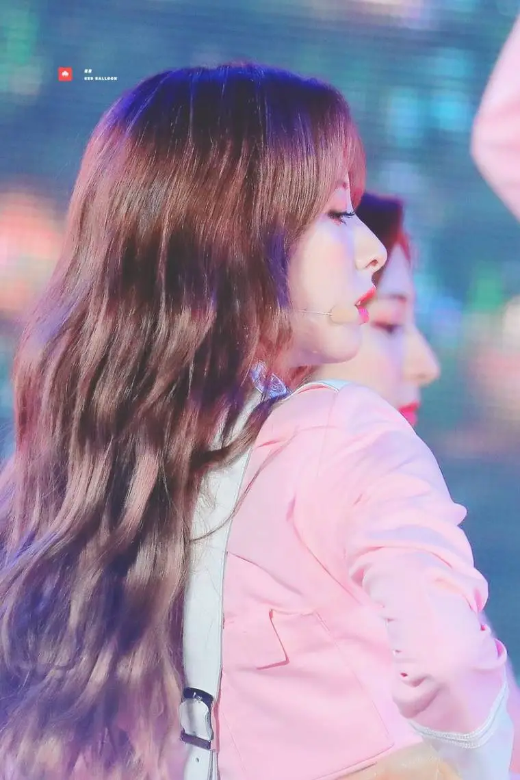 옆 모습마저 미인인 #우주소녀 보나