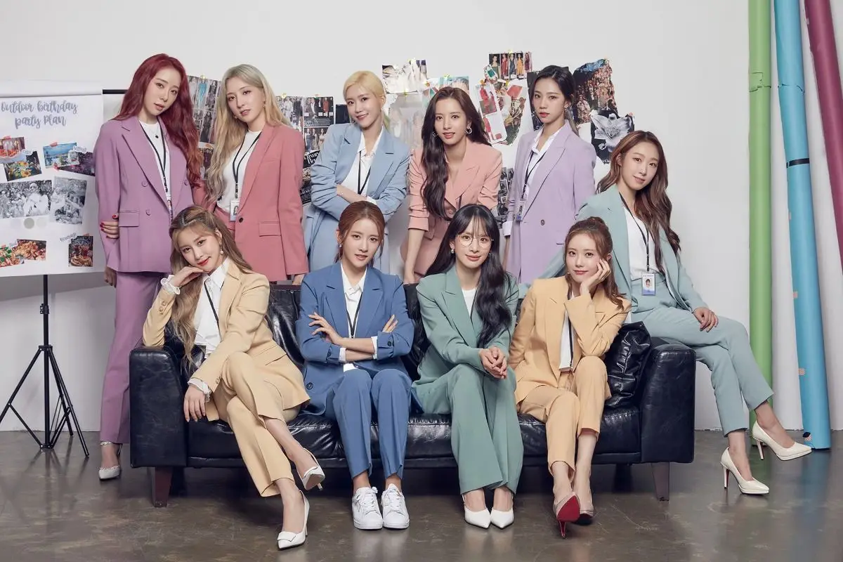 우주소녀 유니버스 화보 Office Work-파티플래너-단체