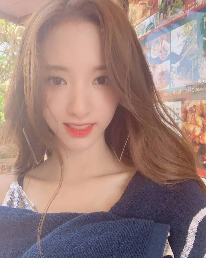 #우주소녀 보나 중학교 시절.jpg